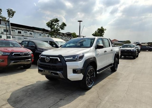 2025 TOYOTA Hilux