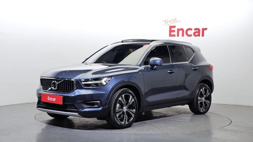 2020 VOLVO XC40