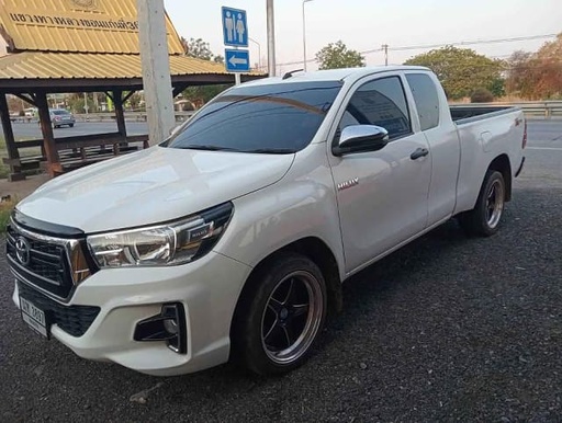 2020 TOYOTA Hilux