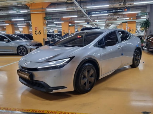 2024 TOYOTA Prius