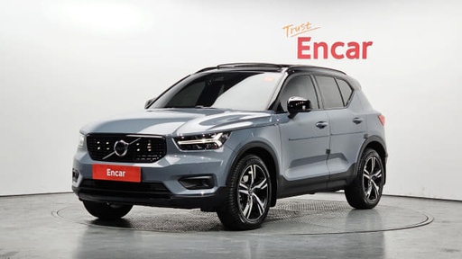 2020 VOLVO XC40
