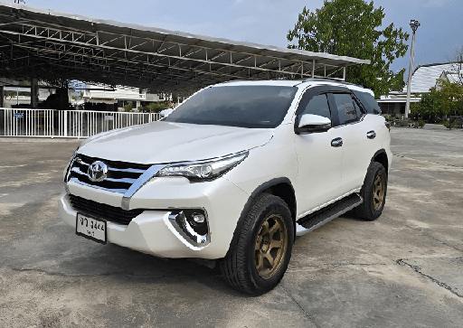 2019 TOYOTA Fortuner