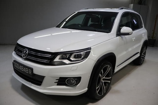 2016 VOLKSWAGEN Tiguan