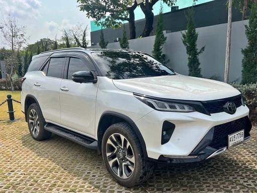 2023 TOYOTA Fortuner