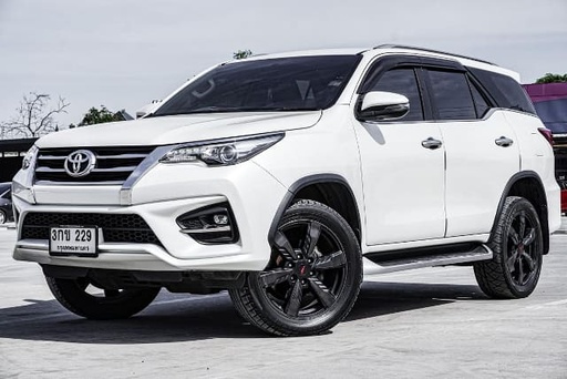 2018 TOYOTA Fortuner