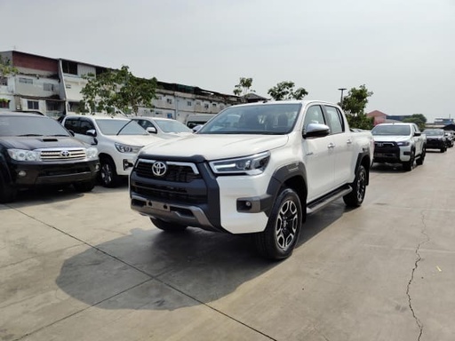 2025 TOYOTA Hilux
