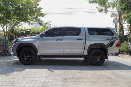 2019 TOYOTA Hilux