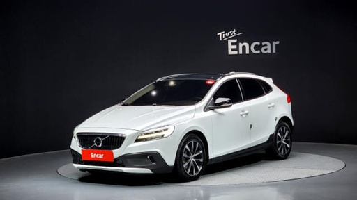 2019 VOLVO V40