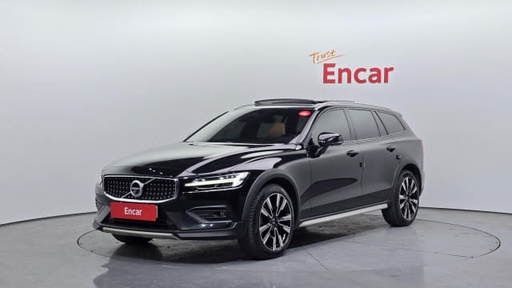 2022 VOLVO V60