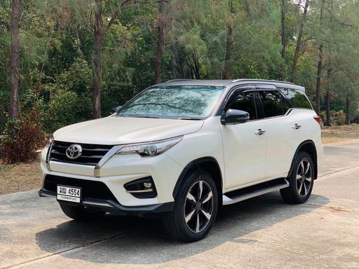 2019 TOYOTA Fortuner