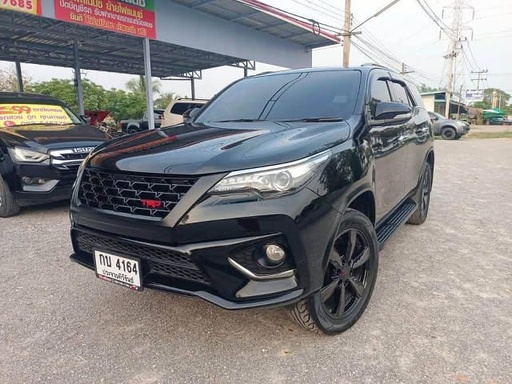 2017 TOYOTA Fortuner