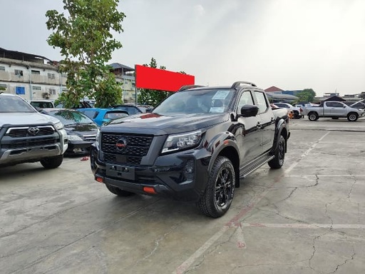 2025 NISSAN Navara