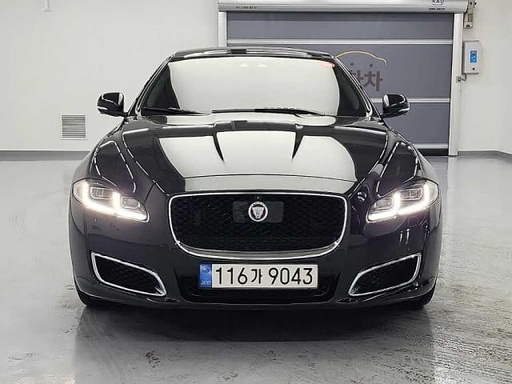 2019 JAGUAR XJ Series