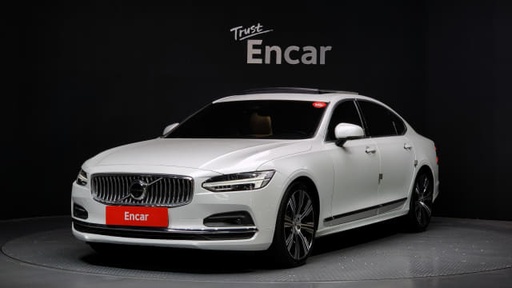 2022 VOLVO S90