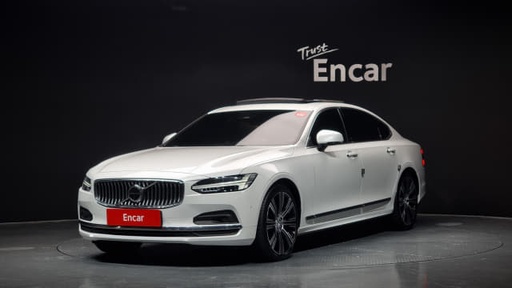 2022 VOLVO S90