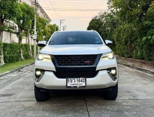 2018 TOYOTA Fortuner