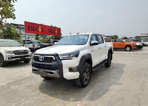 2025 TOYOTA Hilux