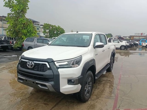 2025 TOYOTA Hilux