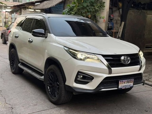 2018 TOYOTA Fortuner