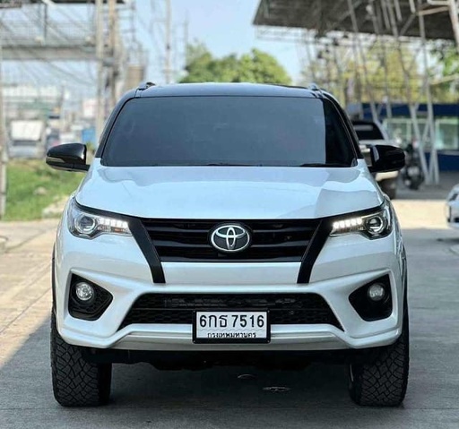 2017 TOYOTA Fortuner