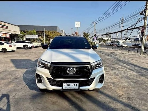 2019 TOYOTA Hilux