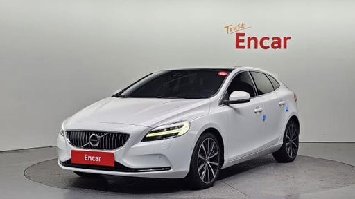 2017 VOLVO V40