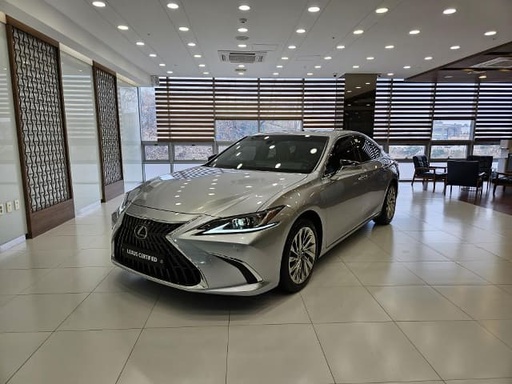 2025 LEXUS ES