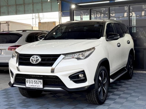2019 TOYOTA Fortuner