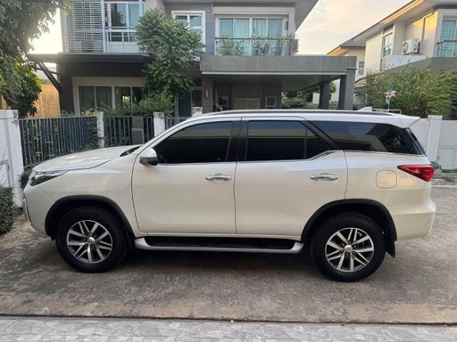 2019 TOYOTA Fortuner