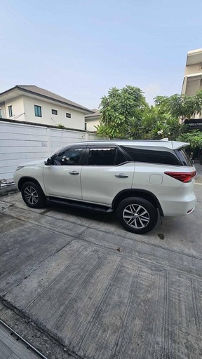 2017 TOYOTA Fortuner