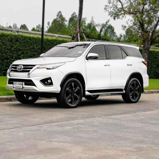 2017 TOYOTA Fortuner