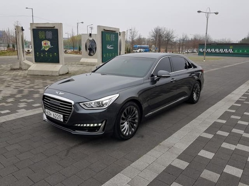 2018 Genesis EQ900