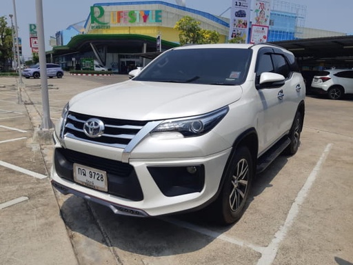 2017 TOYOTA Fortuner