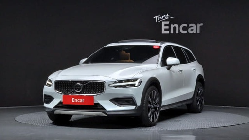 2023 VOLVO V60
