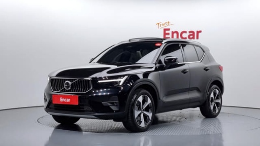 2024 VOLVO XC40