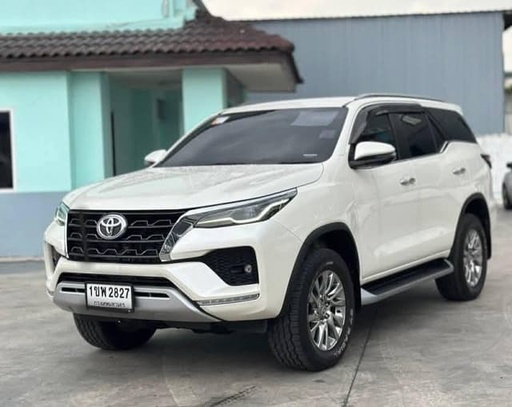 2020 TOYOTA Fortuner