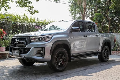 2019 TOYOTA Hilux