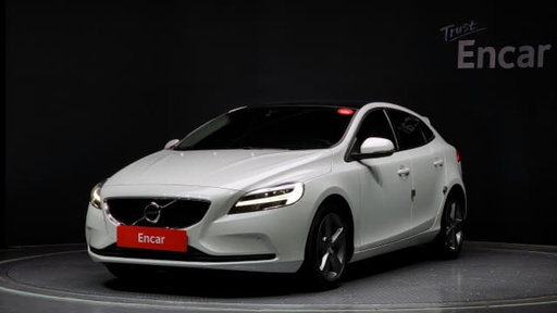 2017 VOLVO V40