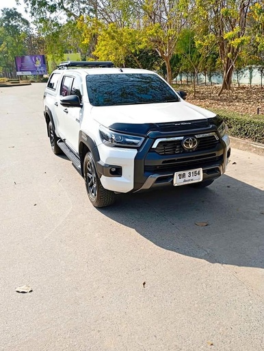 2024 TOYOTA Hilux