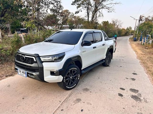 2023 TOYOTA Hilux