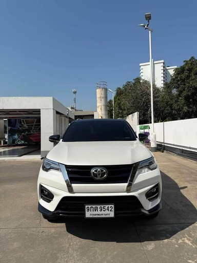 2019 TOYOTA Fortuner