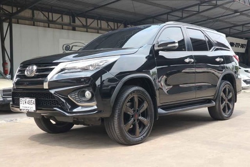2017 TOYOTA Fortuner