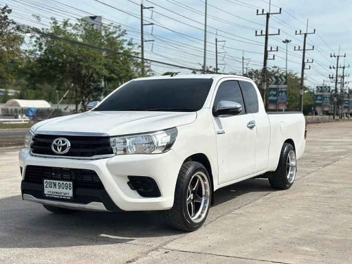 2019 TOYOTA Hilux