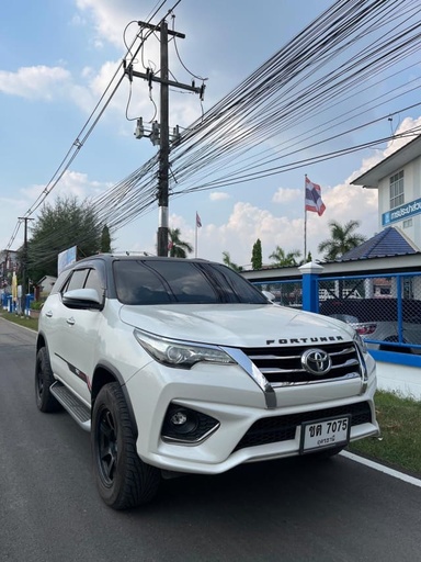2017 TOYOTA Fortuner