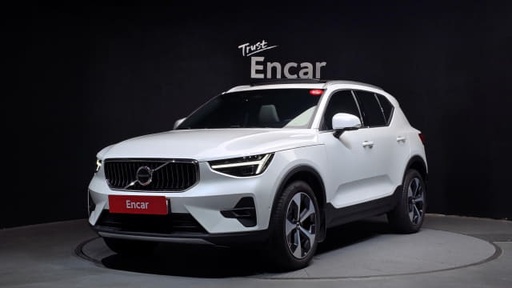 2024 VOLVO XC40