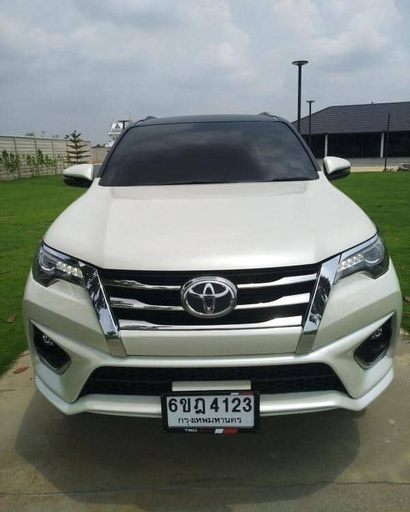 2017 TOYOTA Fortuner