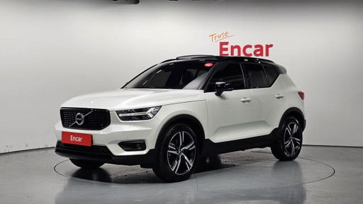 2020 VOLVO XC40