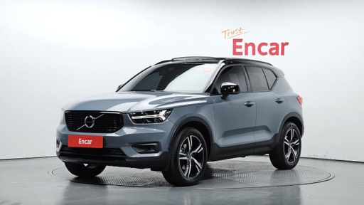 2020 VOLVO XC40