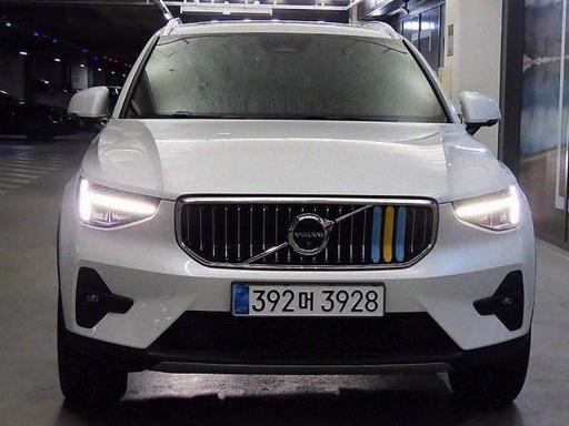 2023 VOLVO XC40