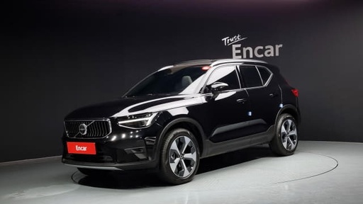2024 VOLVO XC40